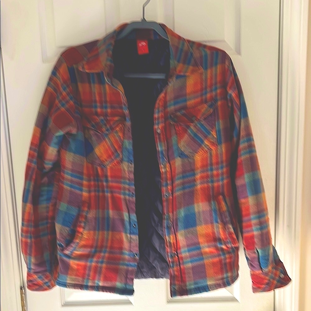 Plaid oversized Jacket with snap buttons. Super comfy, warm and verstile.